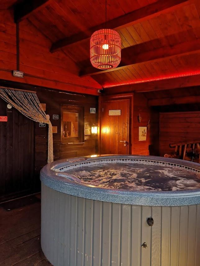 Het Filipijns Slaaphuisje Hooglede Bagian luar foto